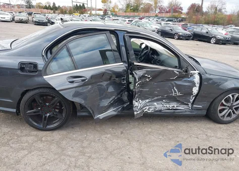 2010 Mercedes-Benz C 300 Luxury 4Matic/Sport 4Matic из США, поврежденный, VIN WDDGF8BB5AF471348